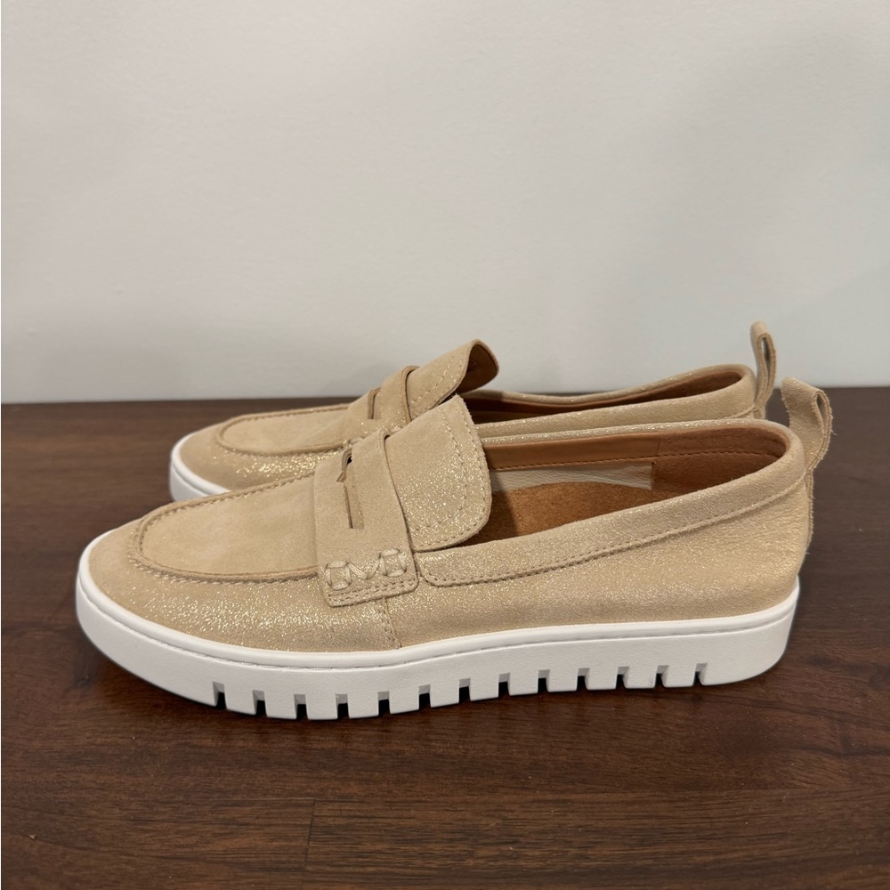 Vionic Women's Beige Slip-On Loafers with White Sole - Picture 5 of 10